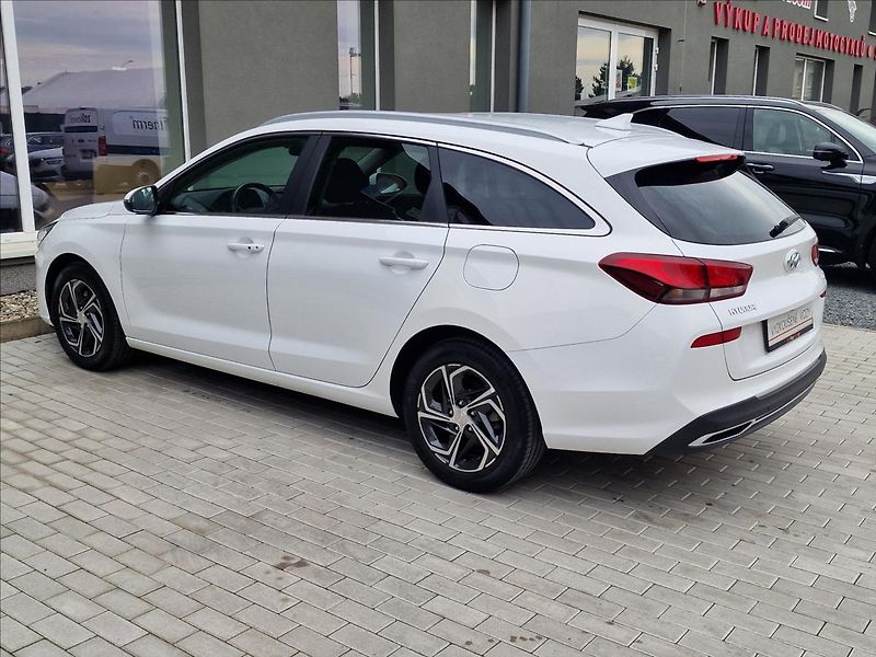 Hyundai i30 1.0 T-GDI Comfort,ČR,1.Maj. - fotka 7 z 49