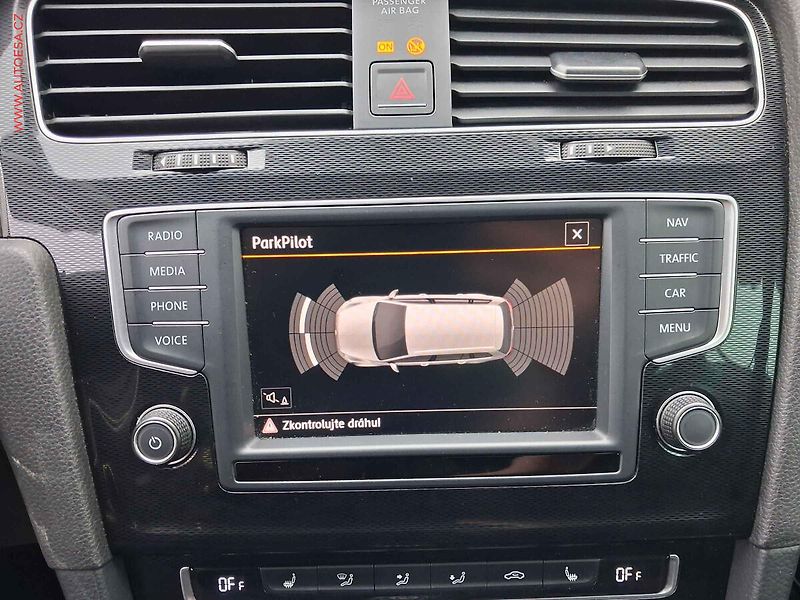 Volkswagen Golf (2015) 2.0 TDi, GTD, bixenon - fotka 18 z 18