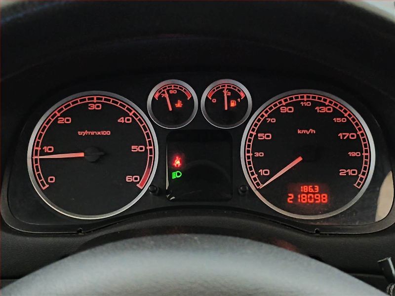 Peugeot 307 (2005) 1.6 HDi, po STK, jezdí výborně - fotka 11 z 13