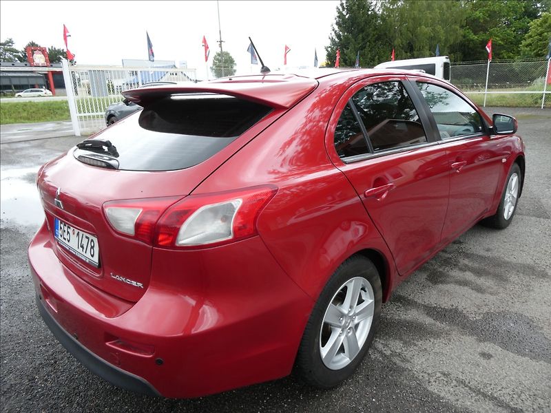 Mitsubishi Lancer 1,8 i 105kW Sportback, klima - fotka 7 z 31