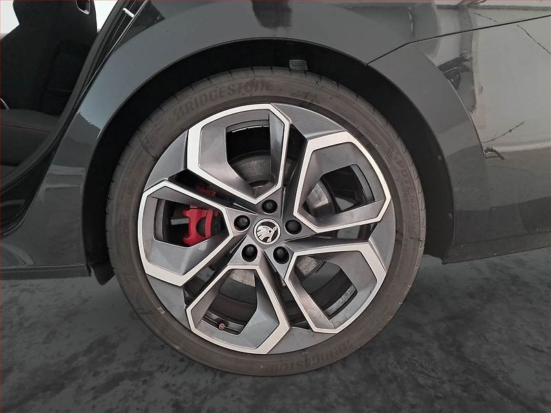 Škoda Octavia (2024) RS 2.0 TSI - fotka 15 z 23