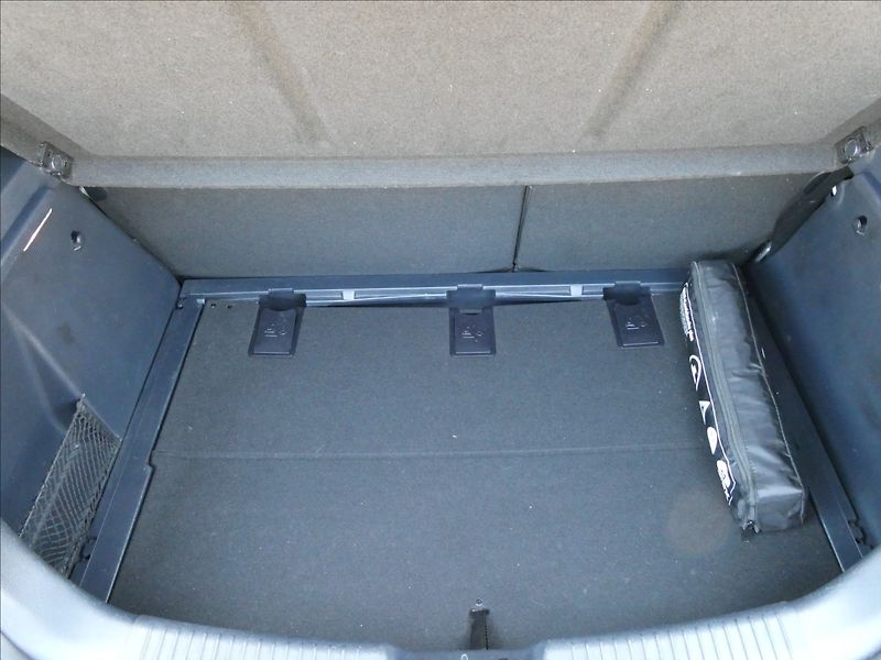 Kia Rio 1,2 i 62kW serviska, NAVI - fotka 18 z 44