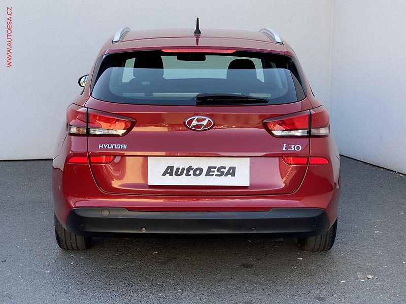 Hyundai i30 (2018) 1.0 T-GDi, Comfort - fotka 5 z 19