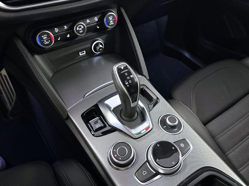 Alfa Romeo Stelvio (2024) 2.0T 280k AT8 ZF Q4 4x4 Veloce - fotka 16 z 20