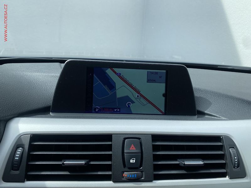 BMW Řada 3 (2013) 3.0i 335i, AT, navi, bixen - fotka 17 z 18