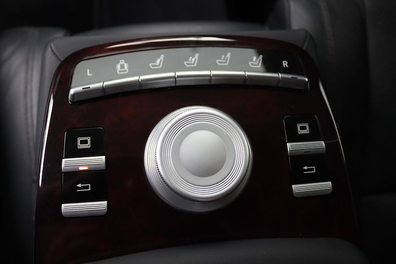 Mercedes-Benz Třídy S S 600 L 5.5 V12 AMG 380kW - fotka 42 z 50