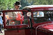 Na akci Jízda do vrchu a výstava historických vozidel se představilo na tři sta automobilů a motocyklů.