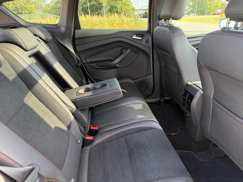 Ford Kuga 1.5 EB ST PANORAMA SERVISKA - fotka 36 z 48