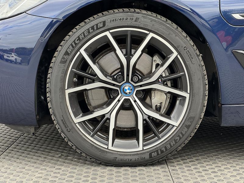 BMW Řada 5 (2022) 545e xDrive M Sport, DPH - fotka 53 z 56