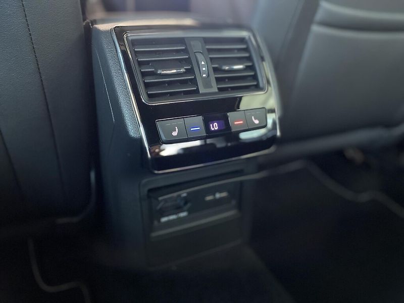 Škoda Superb 2.0 TSI 200 kW 4x4 DSG - fotka 25 z 30