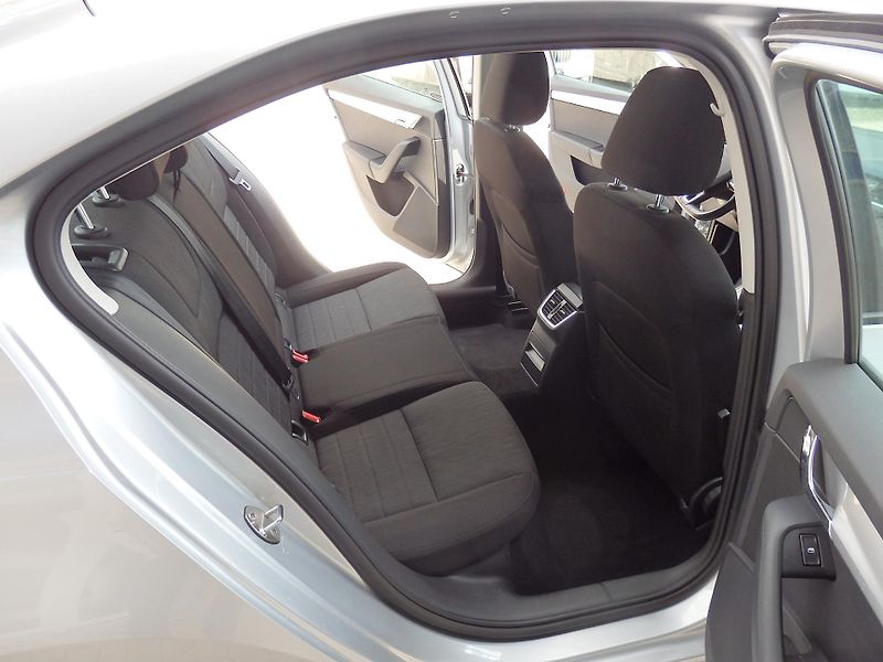 Škoda Octavia 2.0 TDI 110 kW 6x AIRBAG - fotka 9 z 17