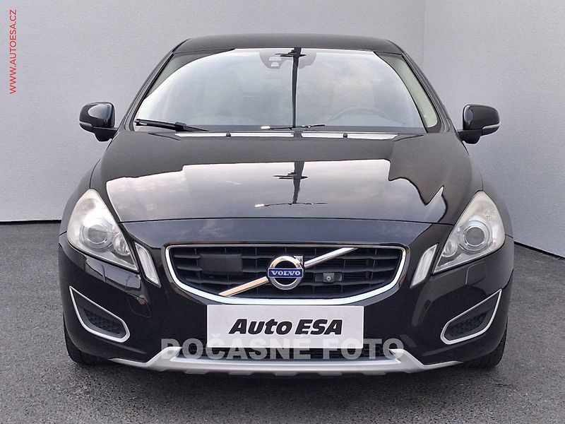 Volvo V60 (2010) 2.0 D3, ČR, Momentum - fotka 2 z 3