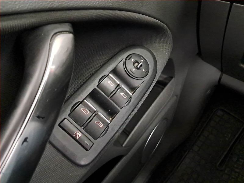Ford C-MAX (2009) 1.8, Tažné, jezdí výborně - fotka 16 z 17