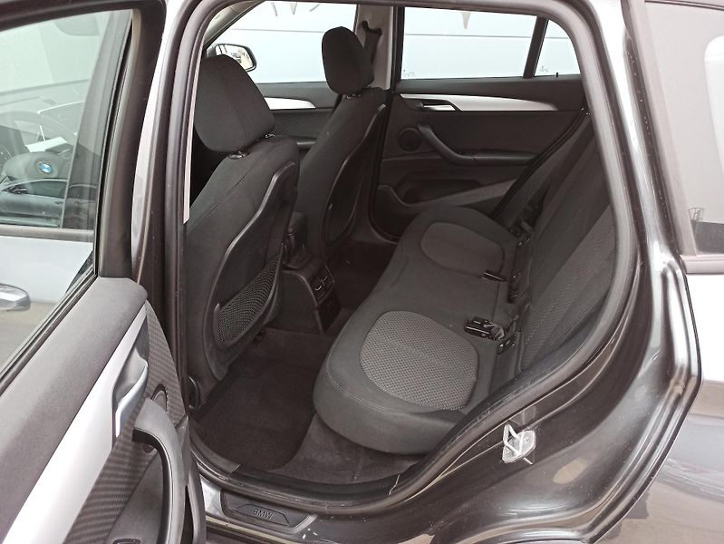 BMW X1 sDRIVE 20i 141kW ČR  - fotka 12 z 28