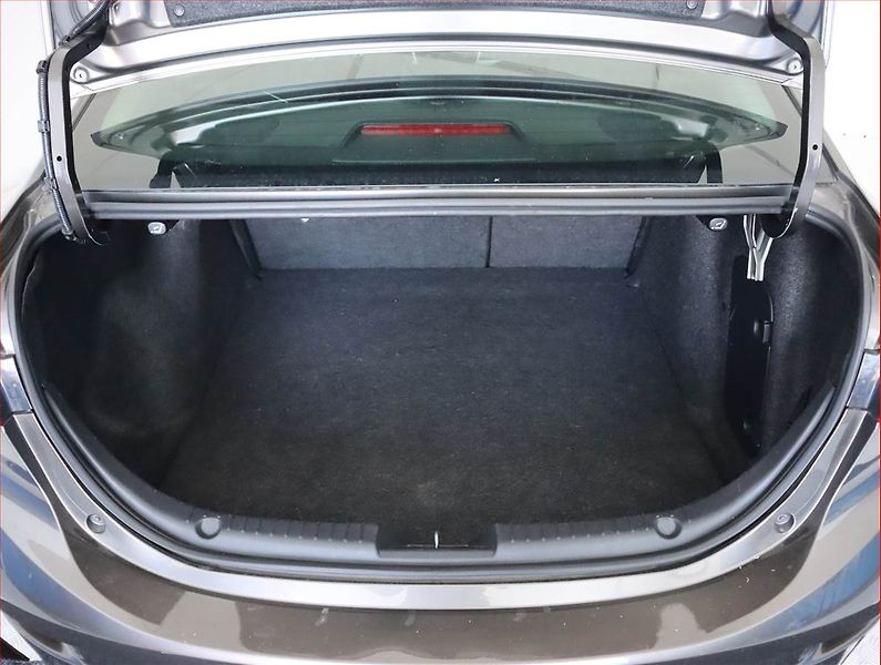 Mazda 3 (2015) 2.2 Skyactiv-D, Tempomat - fotka 14 z 19