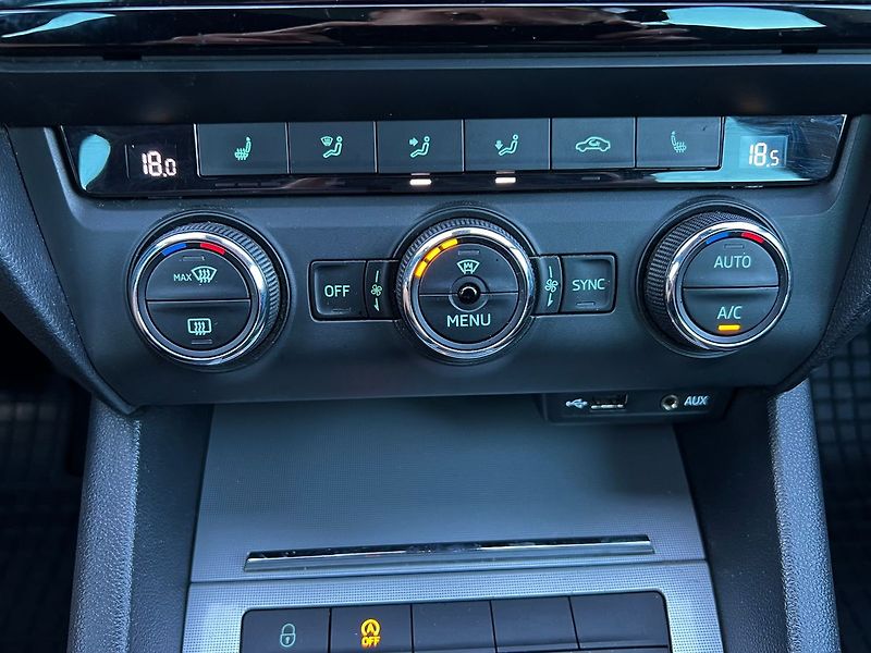 Škoda Octavia 1,6 TDi 81kW STYLE-KAMERA.P - fotka 31 z 42