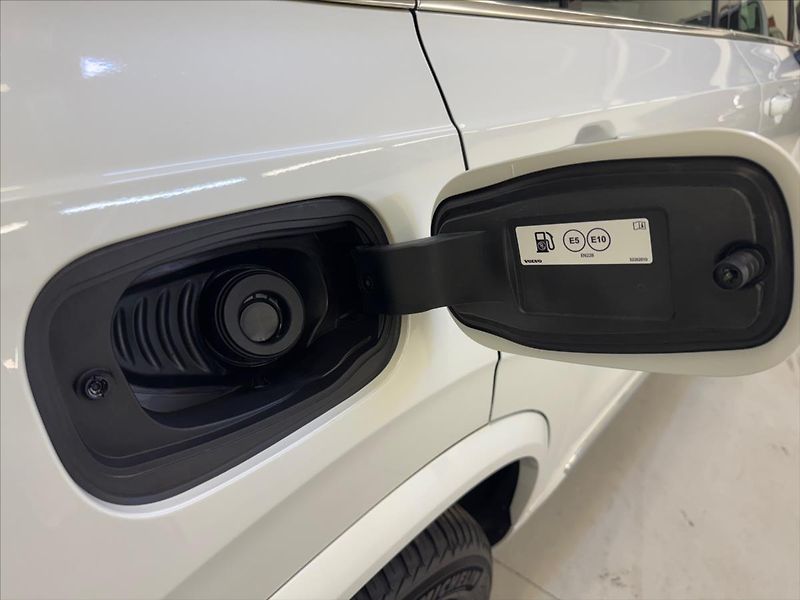Volvo XC90 (2024) 2,0 B5 AWD PLUS Bright - fotka 14 z 15