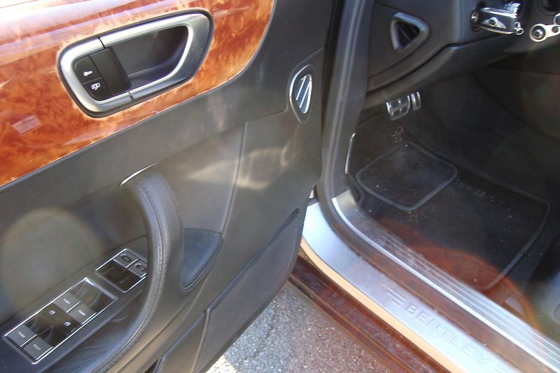 Bentley Continental Flying Spur (2006) 6.0 V12 TwinTurbo - fotka 13 z 54