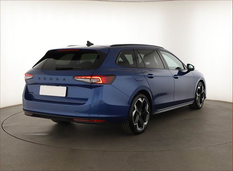 Škoda Superb (2025) 2.0 TDI, Sportline, Navigace - fotka 5 z 20