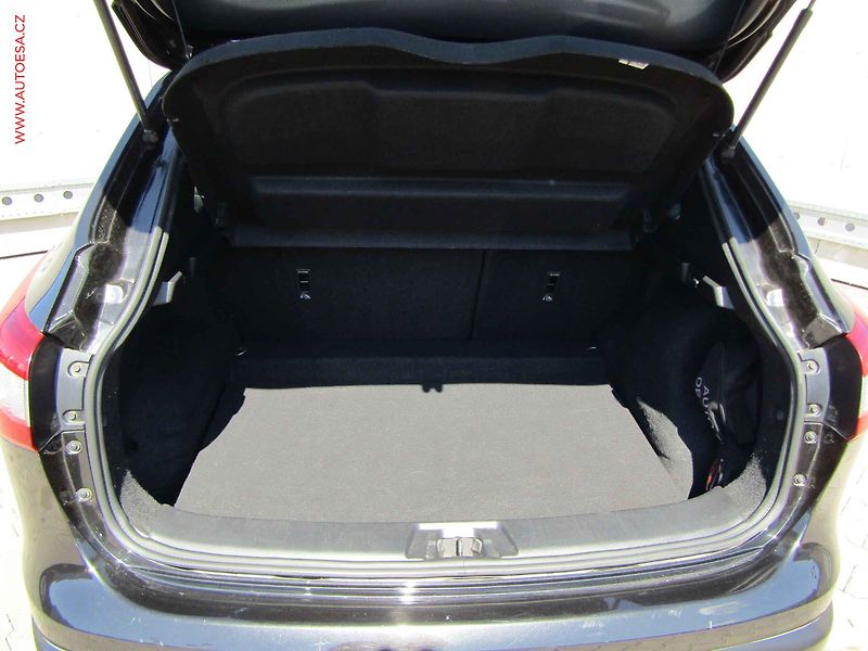 Nissan Qashqai (2016) 1.2DIG-T, 2.maj,ČR, AC - fotka 7 z 17