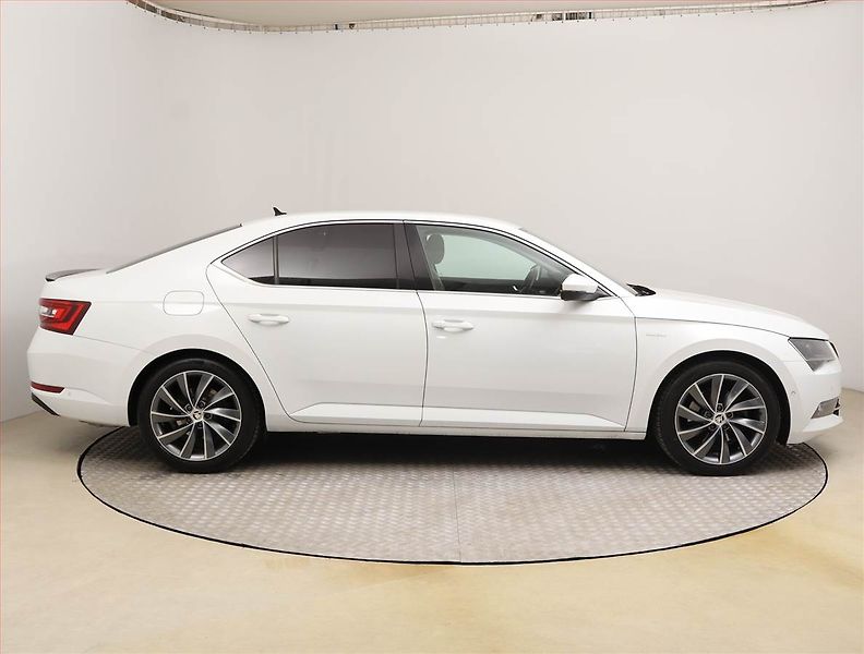 Škoda Superb (2017) Laurin&Klement 2.0 TSI - fotka 6 z 24