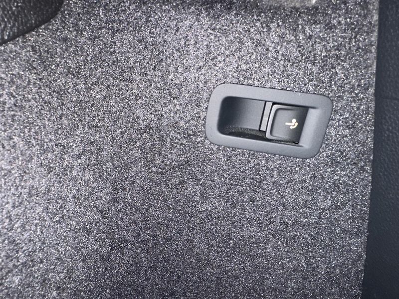 Škoda Karoq (2024) 2,0TDi DSG 4x4 TAŽNÉ LED NAVI - fotka 20 z 28