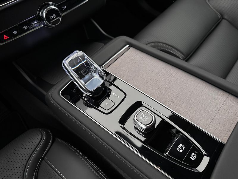 Volvo XC90 (2026) T8 AWD Plug-in ULTRA DARK 7m - fotka 25 z 30