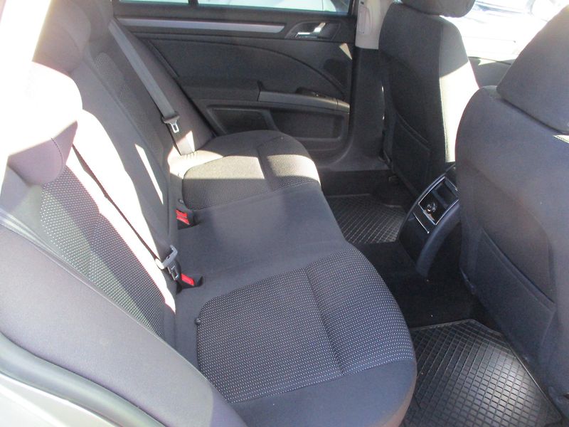 Škoda Superb (2010) combi II 1,9 TDi - fotka 8 z 11