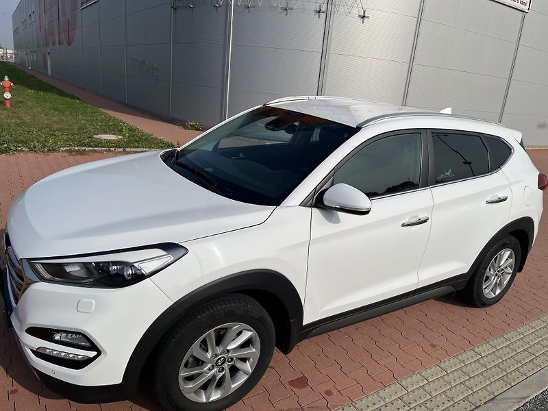 Hyundai Tucson 2.0 CRDi 4x4 ČR - fotka 30 z 33