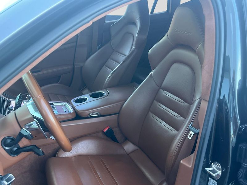 Porsche Panamera Turbo - fotka 15 z 30