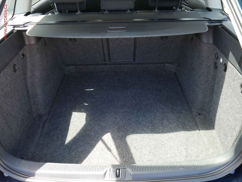 Škoda Octavia (2012) 1.6TDi, ČR, Ambition - fotka 7 z 16