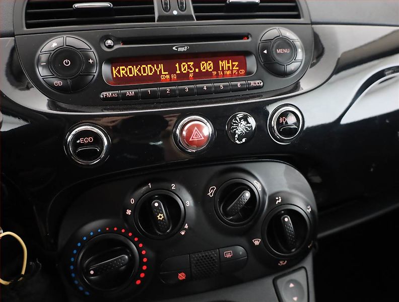 Fiat 500 (2010) 0.9 TwinAir, Serv.kniha - fotka 10 z 13