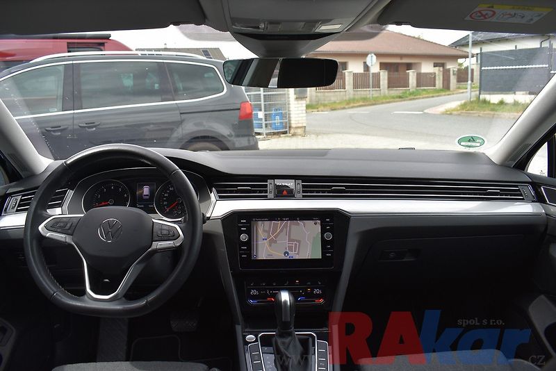 Volkswagen Passat Variant (2023) Business 2,0 TSI automat - fotka 24 z 34