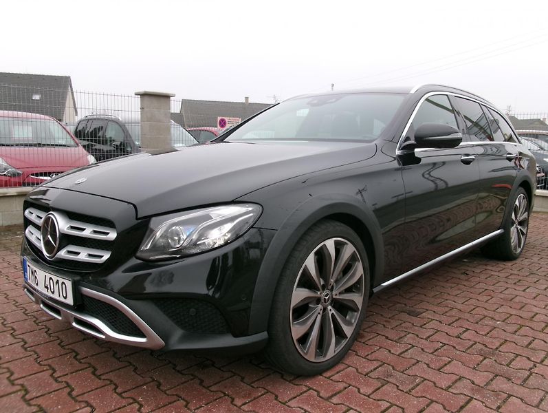 Mercedes-Benz Třídy E (2019) E 400D 4MATIC ALLTERRAIN - fotka 2 z 53