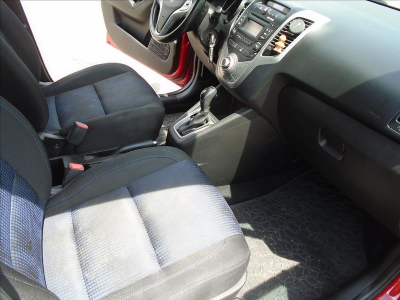 Hyundai ix20 1,6 - fotka 19 z 24