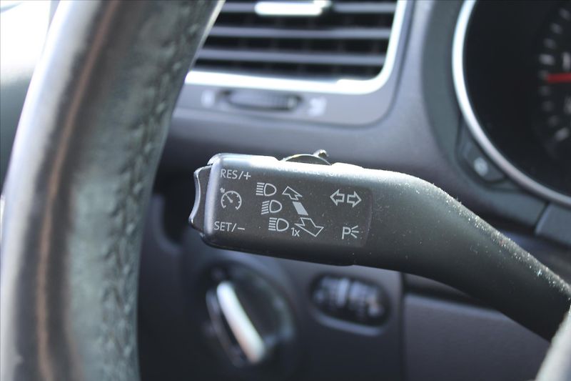 Volkswagen Golf 2.0 TDI 103kW HIGHLINE NAVI - fotka 14 z 20