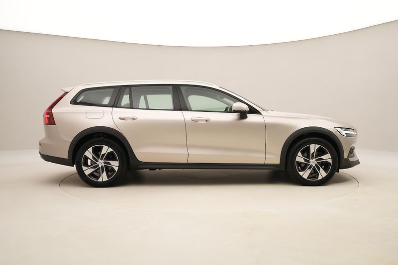 Volvo V60 CC B4 AWD CORE AUT CZ - fotka 13 z 54