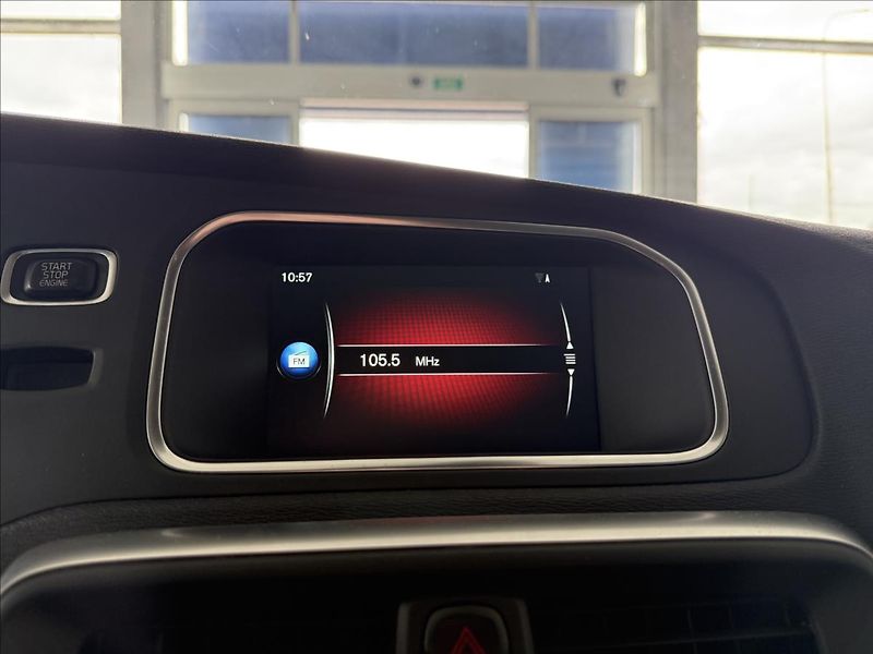 Volvo V40 2,0   D2 88kW,SERVISKA, - fotka 16 z 26