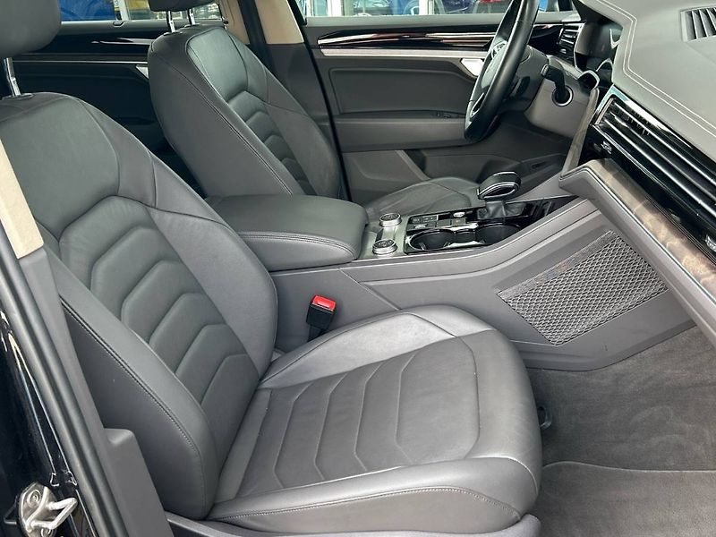 Volkswagen Touareg (2021) 3.0 TDI 8AUT 4MOTION R-Line - fotka 22 z 32