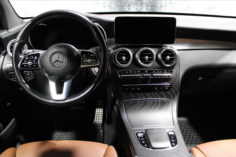 Mercedes-Benz GLC 2,0 220d 4MATIC - fotka 27 z 32