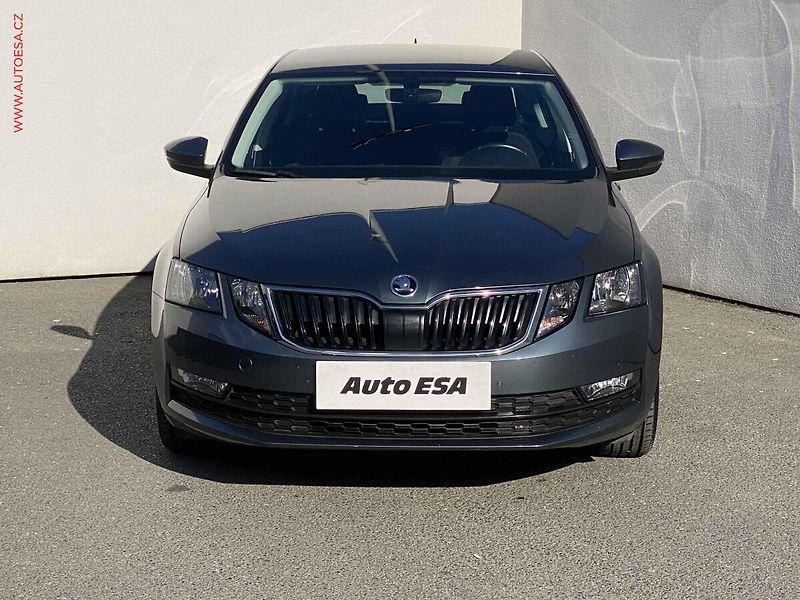 Škoda Octavia (2019) 1.6 TDi, Ambition, navi - fotka 2 z 17