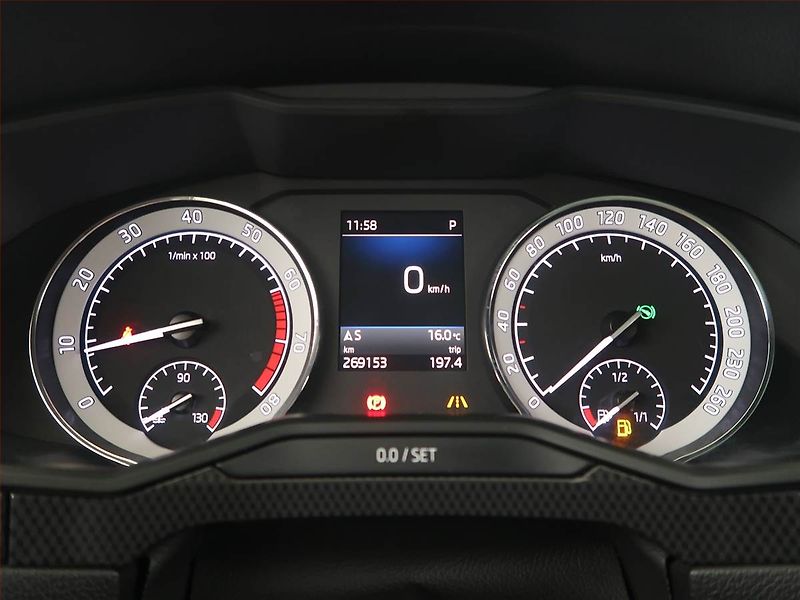 Škoda Superb (2018) Sportline 2.0 TSI, 4X4 - fotka 11 z 24