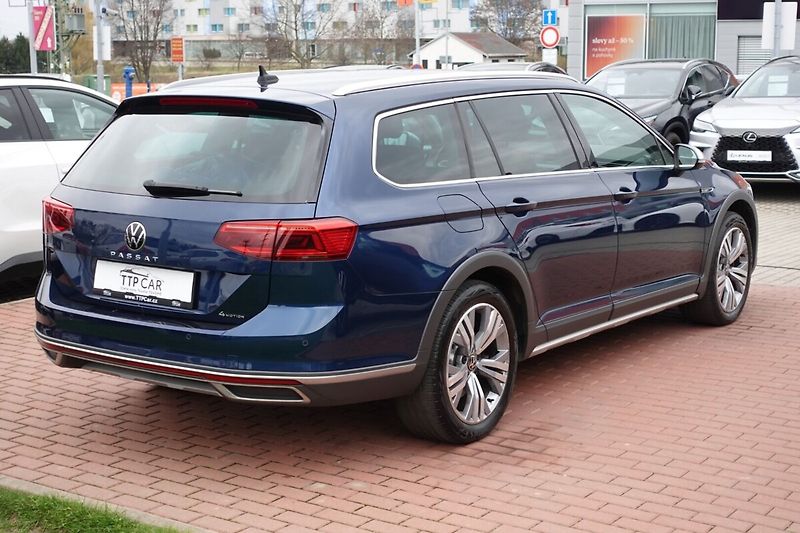 Volkswagen Passat ZLEVNĚNO 2,0TSi 206kW Alltrack - fotka 4 z 37