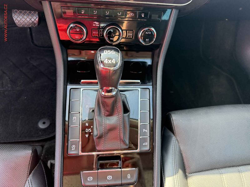 Škoda Superb (2018) 2.0 TDI, ČR, Style, DSG, kůže - fotka 15 z 18