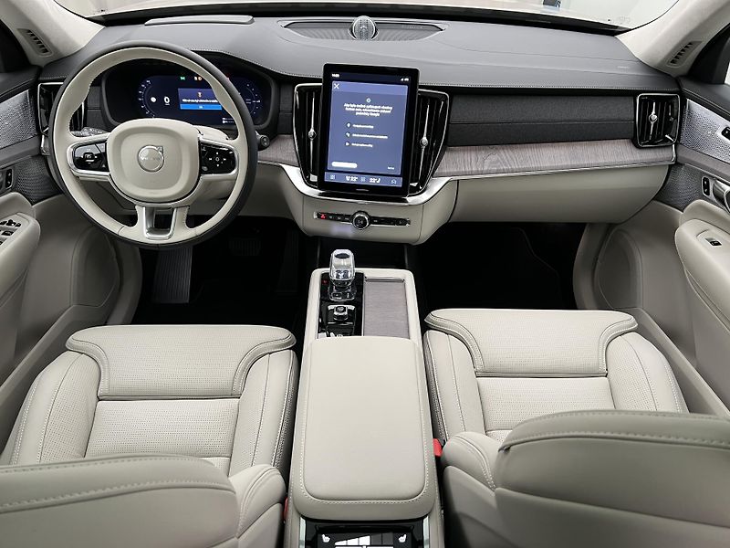 Volvo XC90 (2026) T8 AWD RECHARGE ULTRA DARK - fotka 2 z 46