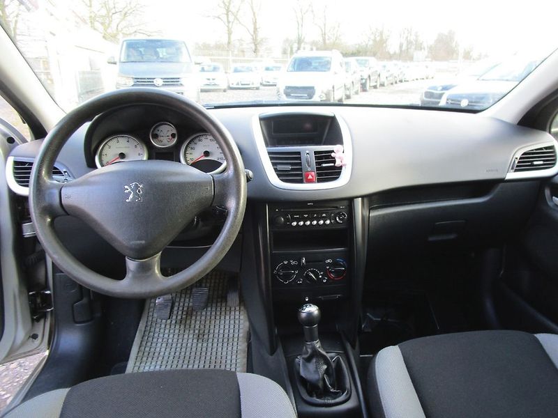 Peugeot 207 1,4 - 54KW + BATERIE - fotka 10 z 19