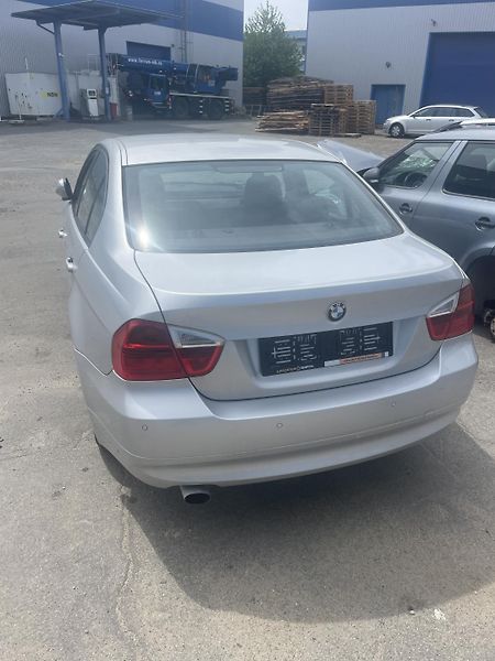 BMW Řada 3 (2007) 320i 95Kw NÁHRADNÍ DÍLY - fotka 2 z 8