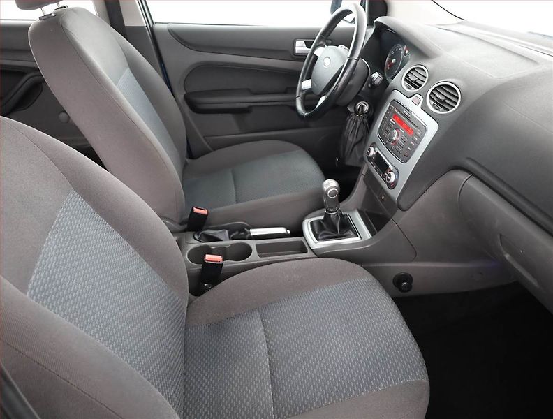 Ford Focus (2007) 1.6 16V, nová STK, Tažné - fotka 7 z 15