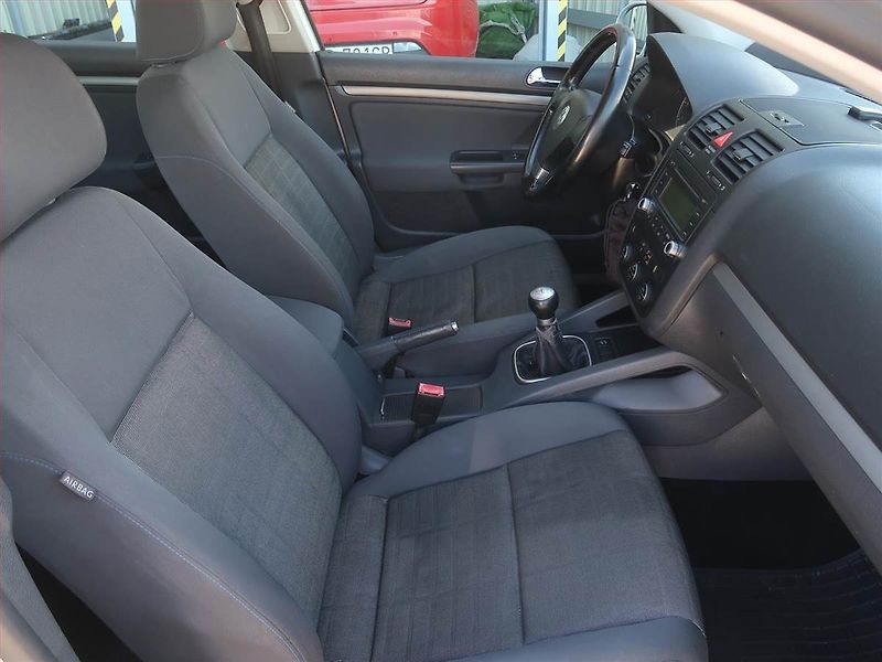 Volkswagen Golf (2007) 1.9 TDI, nová STK, rezervace - fotka 9 z 14