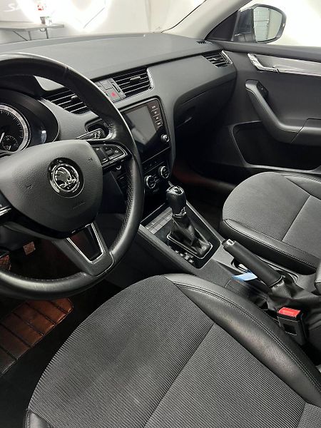 Škoda Octavia Combi 2,0 TDI Style/ odp.dph - fotka 22 z 41
